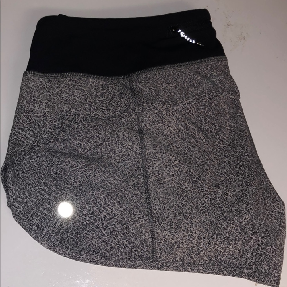 Lululemon Speed short 2.5” size 6 WORN ONCE